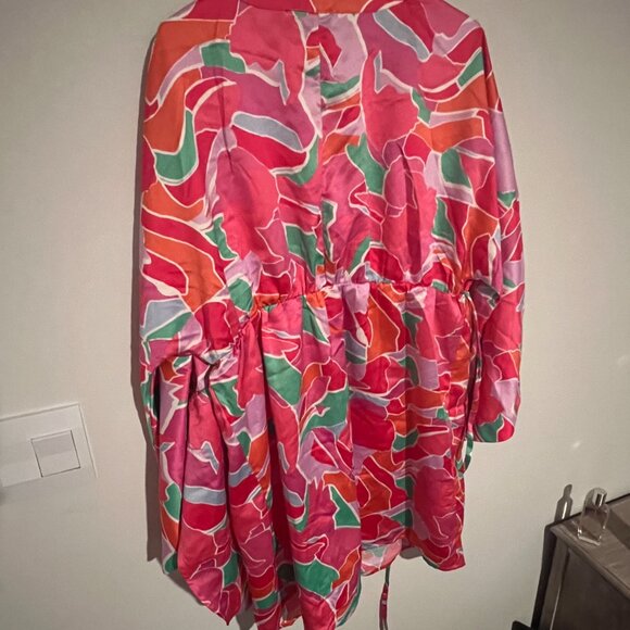 ASOS DESIGN Maternity satin wrap beach kimono with bold abstract print in pink - Picture 14 of 14